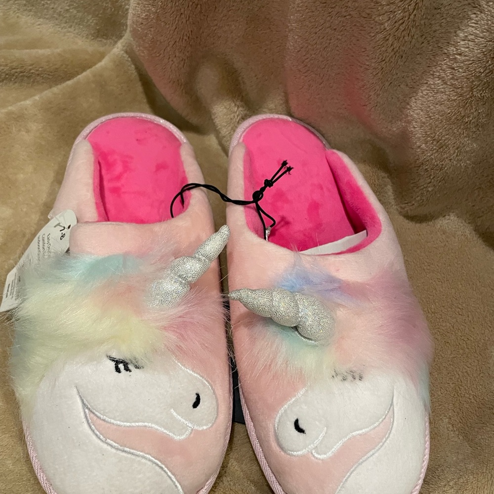 Women’s Rainbow Unicorn Slip on slippers, size 7-8 NWT
